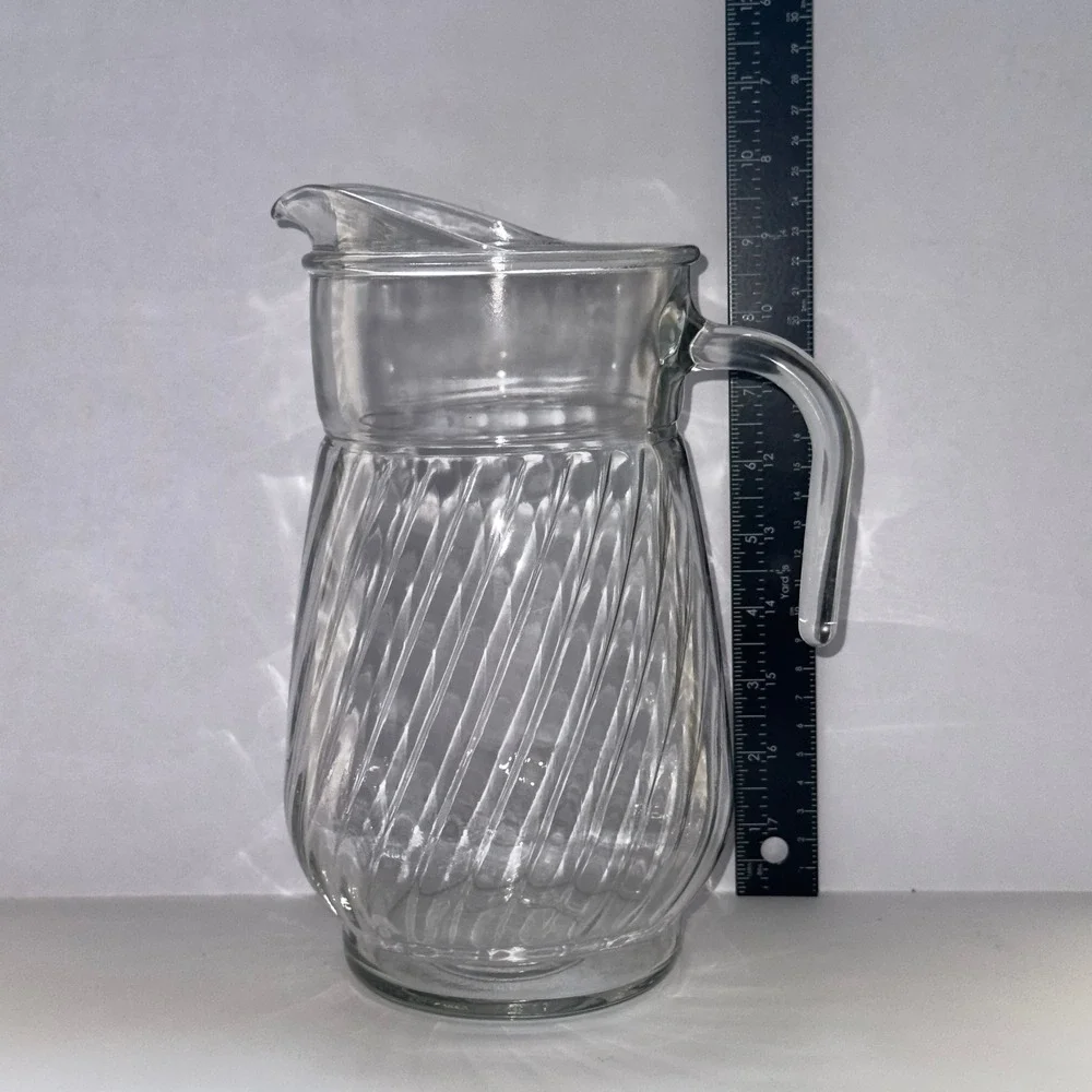 Vintage Swirl Clear Glass Pitcher 64‎ fl oz